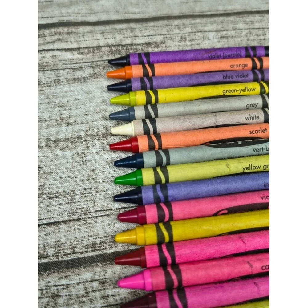 Vintage 2000 Crayola Crayons 24 Pack (Only 23 Included) - Dandelion and Others